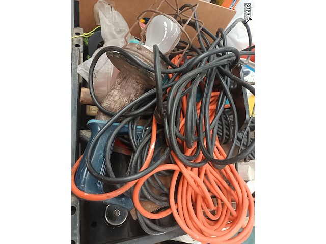 Lot 53 - bak met werkmateriaal - afbeelding 4 van  6