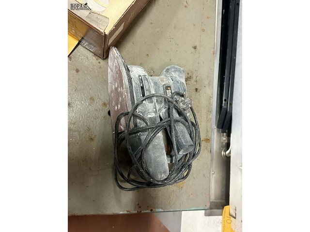 Lot 53 - black & decker schuurmachine met puntvormige schuurzool - afbeelding 2 van  3