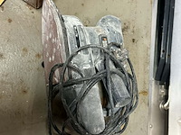 Lot 53 - black & decker schuurmachine met puntvormige schuurzool - afbeelding 2 van  3