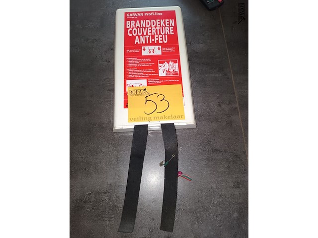 Lot 53 - branddeken - afbeelding 1 van  2