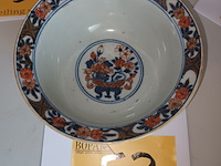 Lot 53 - chinese sierkom met bloemendecor - afbeelding 1 van  4