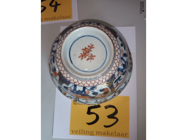 Lot 53 - chinese sierkom met bloemendecor - afbeelding 3 van  4