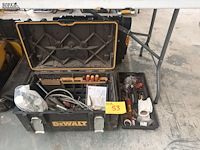Lot 53 - dewalt materiaalkoffer met inhoud - afbeelding 1 van  4