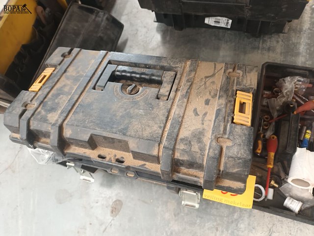 Lot 53 - dewalt materiaalkoffer met inhoud - afbeelding 2 van  4