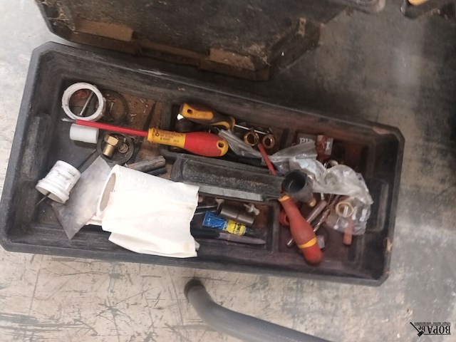 Lot 53 - dewalt materiaalkoffer met inhoud - afbeelding 4 van  4