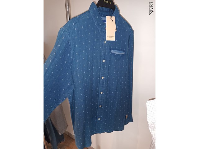 Lot 53 - herenhemden en gilet maat s. 4 stuks - afbeelding 2 van  4