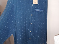 Lot 53 - herenhemden en gilet maat s. 4 stuks - afbeelding 2 van  4