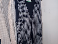 Lot 53 - herenhemden en gilet maat s. 4 stuks - afbeelding 4 van  4