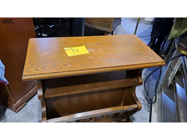 Lot 53 - houten lectuurbak met ingebouwd tafeltje - afbeelding 2 van  3