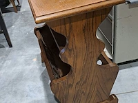 Lot 53 - houten lectuurbak met ingebouwd tafeltje - afbeelding 3 van  3