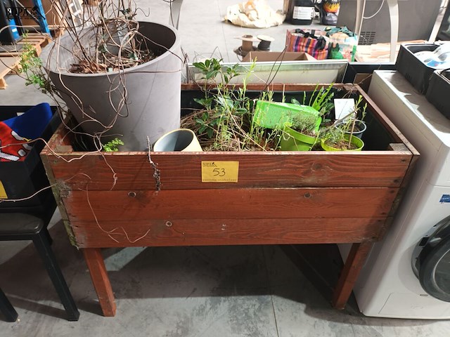 Lot 53 - houten verhoogde plantenbak - afbeelding 1 van  3