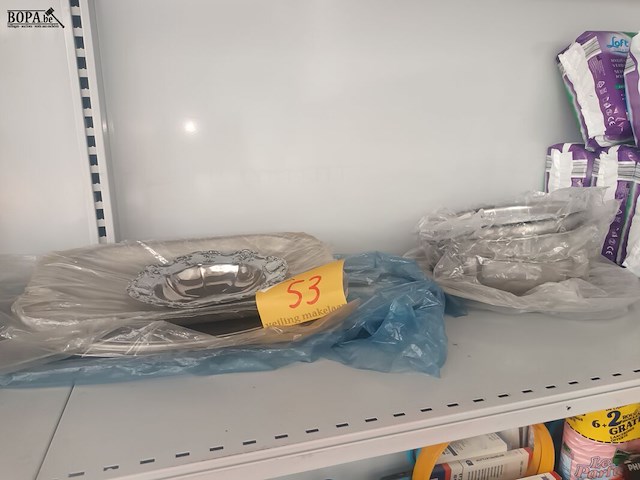 Lot 53 - inox schalen en plateau’s. 11 stuks - afbeelding 1 van  4