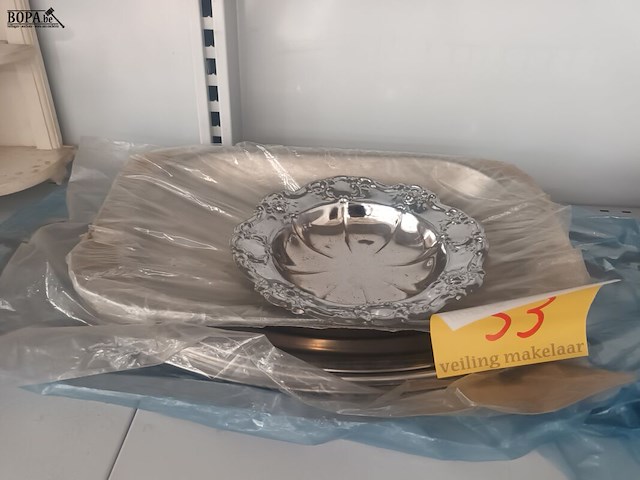 Lot 53 - inox schalen en plateau’s. 11 stuks - afbeelding 2 van  4