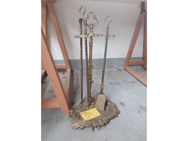 Lot 53 - koperen haardstel - afbeelding 1 van  2