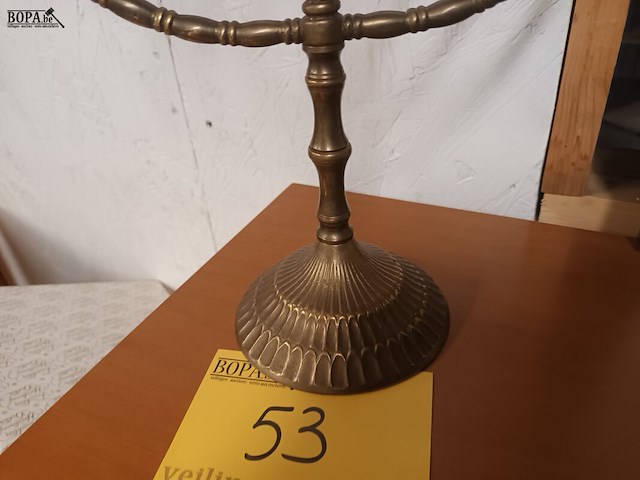 Lot 53 - koperen menora kandelaar - afbeelding 3 van  4