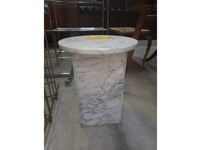 Lot 53 - marmeren tafel - afbeelding 1 van  3
