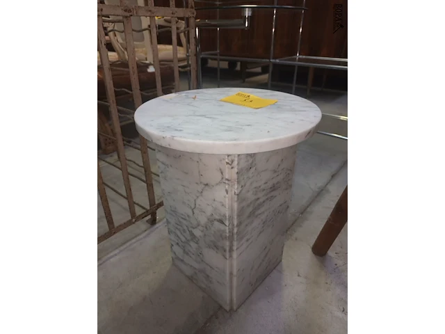 Lot 53 - marmeren tafel - afbeelding 2 van  3