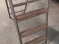 Lot 53 - metalen trapladder - afbeelding 2 van  3