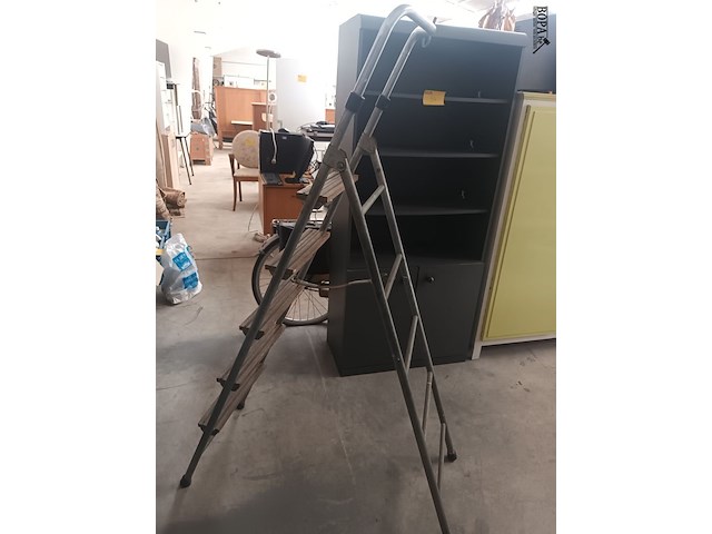 Lot 53 - metalen trapladder - afbeelding 3 van  3