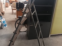 Lot 53 - metalen trapladder - afbeelding 3 van  3