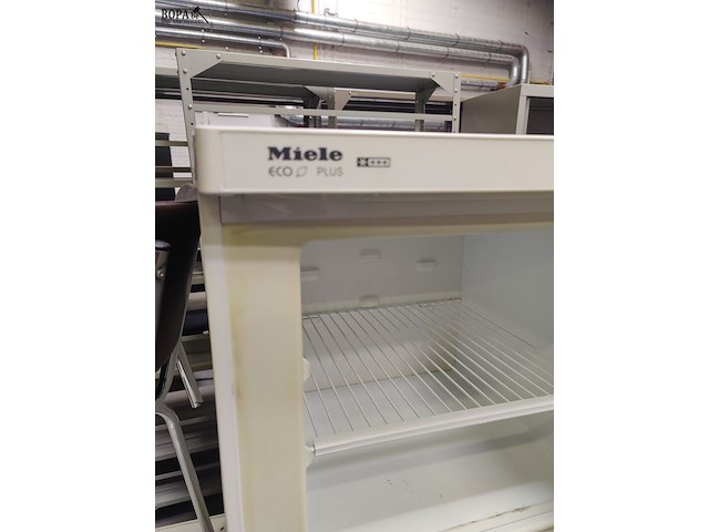 Lot 53 - miele frigo/diepvries - afbeelding 2 van  3
