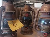 Lot 53 - oude olielampen. 3 stuks - afbeelding 3 van  3