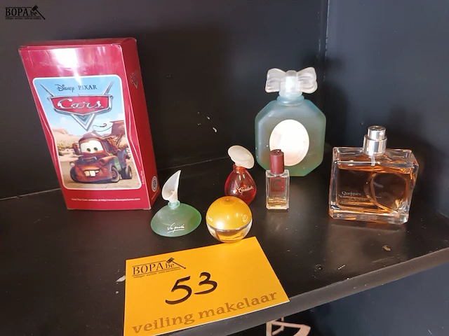 Lot 53 - parfum flesjes. 7 stuks - afbeelding 1 van  4