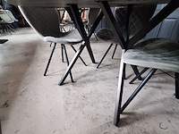 Lot 53 - ronde tafel met 4 stoelen - afbeelding 2 van  5