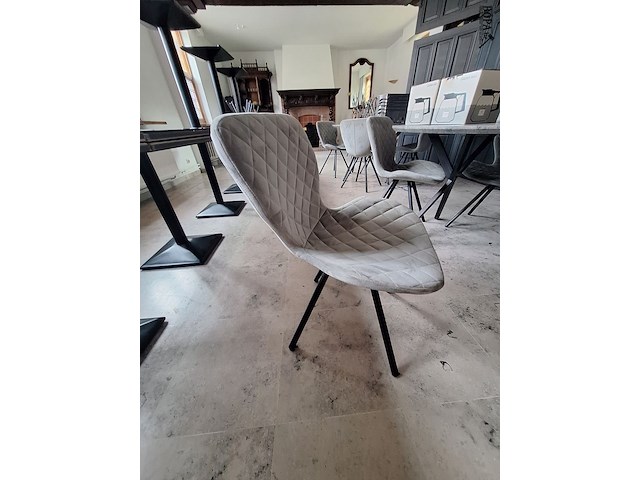 Lot 53 - ronde tafel met 4 stoelen - afbeelding 4 van  5