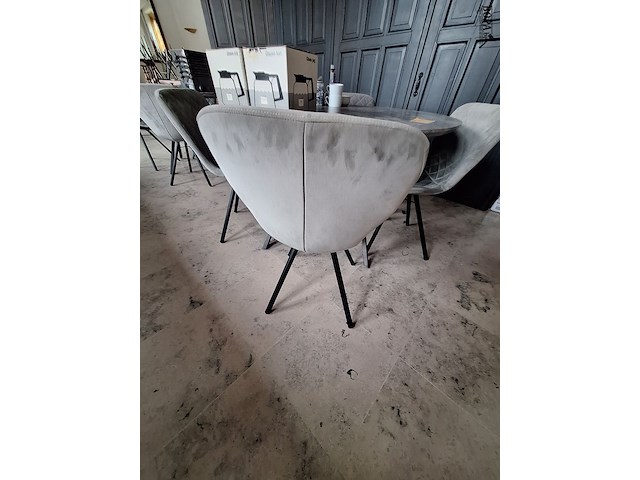 Lot 53 - ronde tafel met 4 stoelen - afbeelding 5 van  5