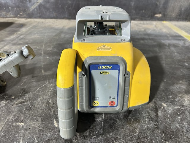 Lot 53 - spectra precision laser ll300n - afbeelding 1 van  6