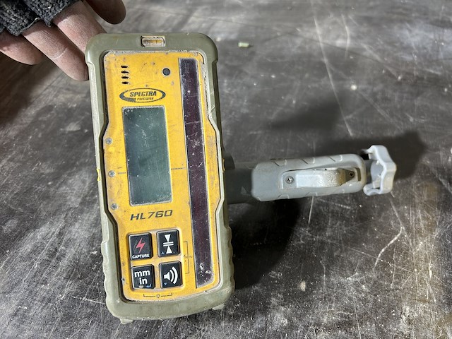 Lot 53 - spectra precision laser ll300n - afbeelding 4 van  6