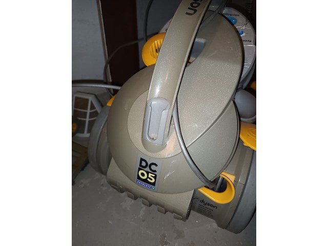 Lot 53 - stofzuiger dyson - afbeelding 3 van  3