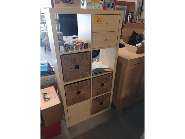 Lot 53 - vakkenkast - afbeelding 1 van  4