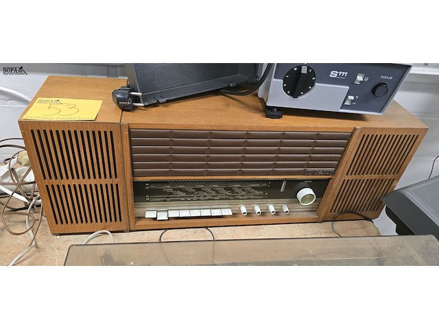 Lot 53 - vintage radio loewe opta - afbeelding 1 van  2