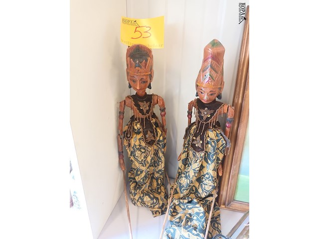 Lot 53 - vintage wajang poppen. 2 stuks - afbeelding 1 van  6