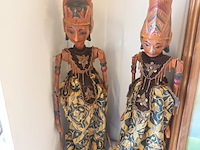 Lot 53 - vintage wajang poppen. 2 stuks - afbeelding 1 van  6