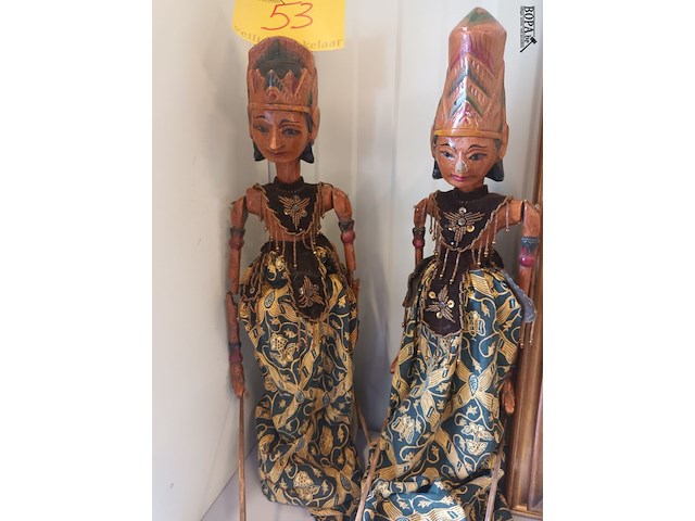 Lot 53 - vintage wajang poppen. 2 stuks - afbeelding 6 van  6