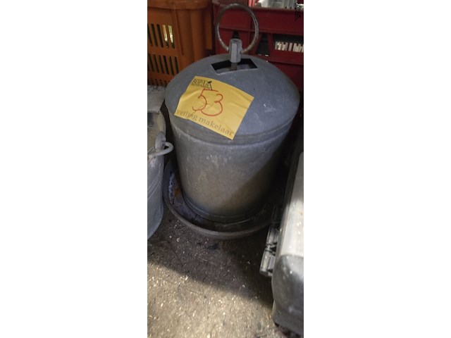 Lot 53 - voederbakken voor kippen 2 stuks - afbeelding 2 van  3