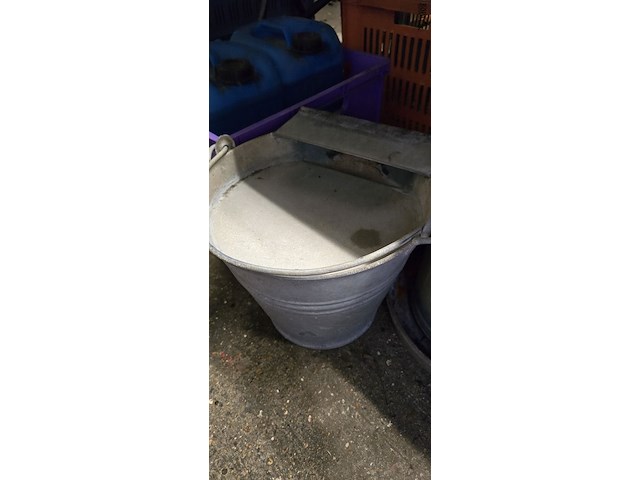 Lot 53 - voederbakken voor kippen 2 stuks - afbeelding 3 van  3