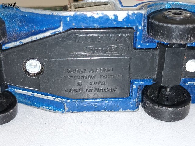 Lot 53 - vrachtwagens en autocars op schaal. 24 stuks - afbeelding 9 van  10