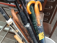 Lot 53 - wandelstokken en paraplu’s. 20 stuks - afbeelding 2 van  4