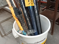 Lot 53 - wandelstokken en paraplu’s. 20 stuks - afbeelding 3 van  4