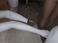 Lot 53 - witte paspop vrouw op voet - afbeelding 4 van  4