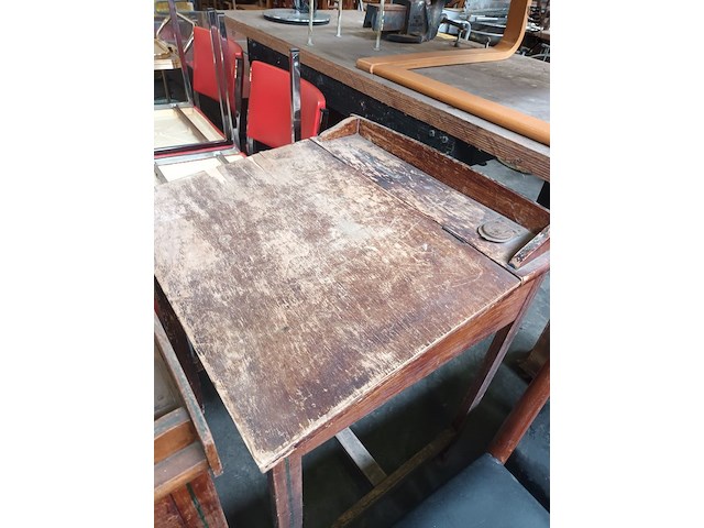 Lot 532 - schoolbankje torck. 2 stuks - afbeelding 3 van  6
