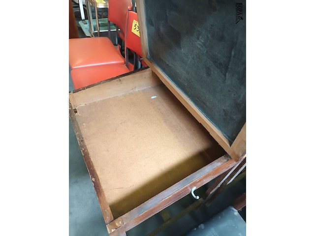 Lot 532 - schoolbankje torck. 2 stuks - afbeelding 4 van  6