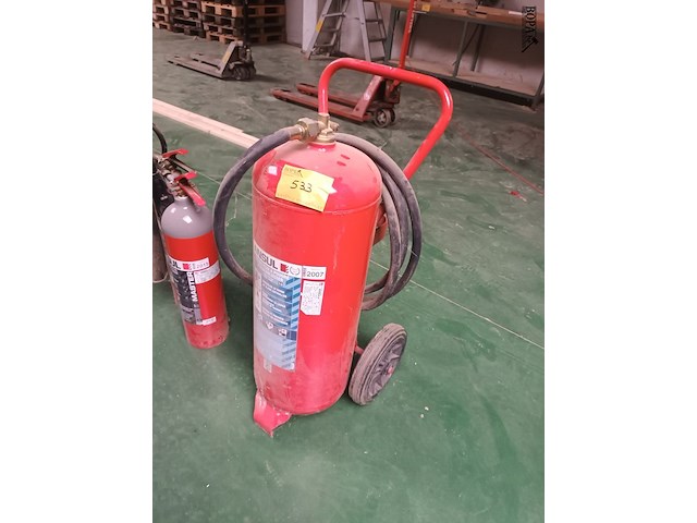 Lot 533 - poederblusser 50 kg op wagentje - afbeelding 1 van  4
