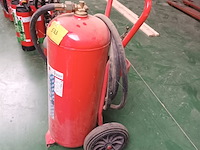 Lot 533 - poederblusser 50 kg op wagentje - afbeelding 3 van  4