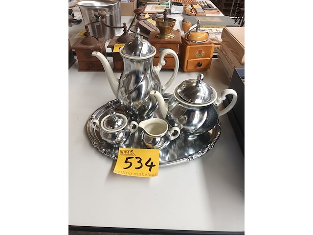 Lot 534 - koffiestel op plateau - afbeelding 1 van  3