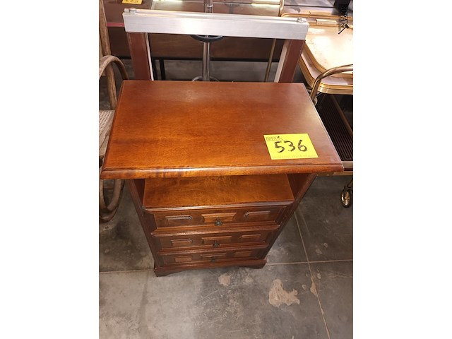 Lot 536 - kastje - afbeelding 1 van  4